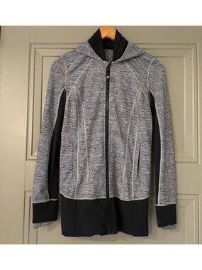 Lululemon Running hoodie jacket grey black 6 Run Yoga Barre Scuba Embrace